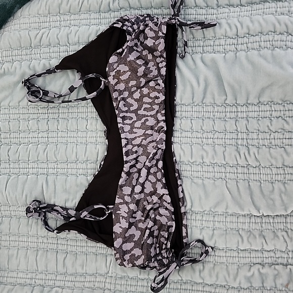 Dippin Daisy's Eco Leopard Bikini Top Size XL NWOT - Picture 2 of 4
